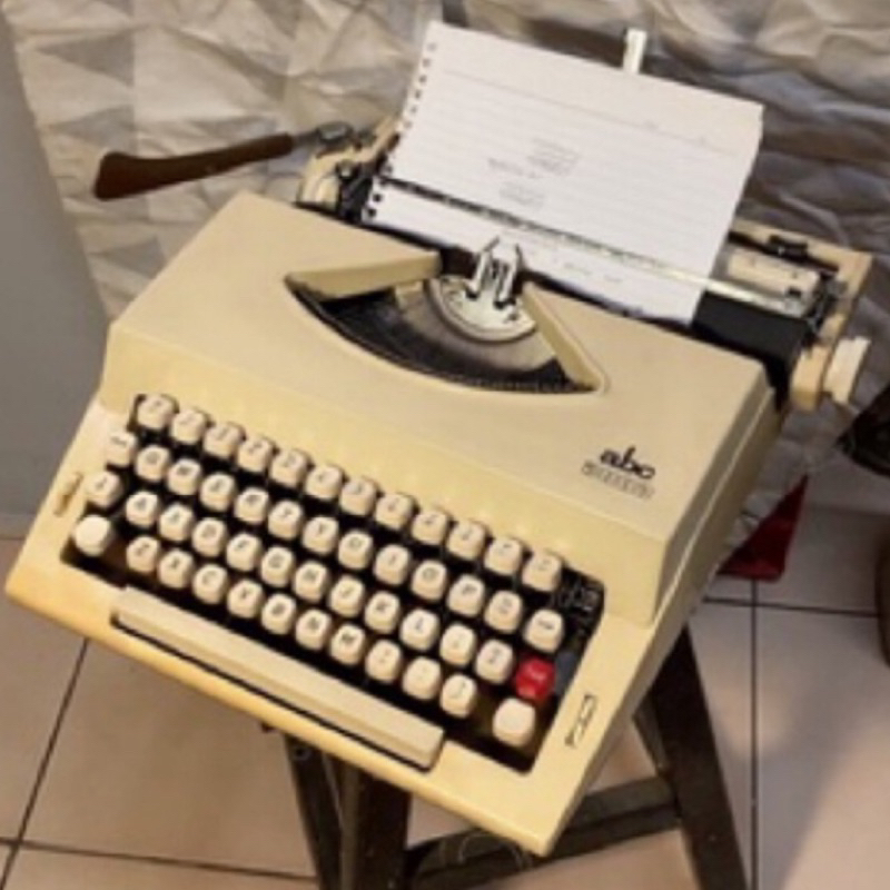 早期西德製1985s經典ABC打字機 拿鐵色米白色按鍵棕色外盒 正常使用 色帶飽色 按鍵有力 鄉村眷村風格