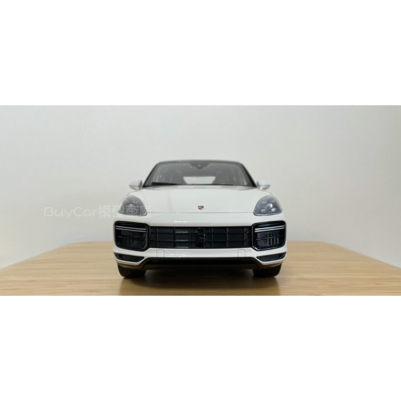 BuyCar模型車庫 1:18 Porsche Cayenne turbo Coupe白色模型車