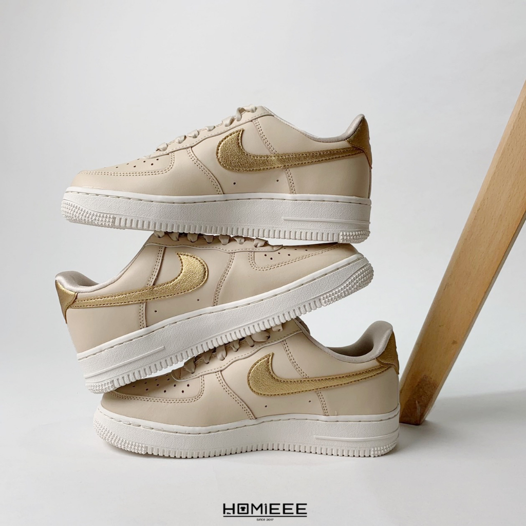 【Homieee】Nike Wmns Air Force 1 奶茶 金勾 DQ7569-102