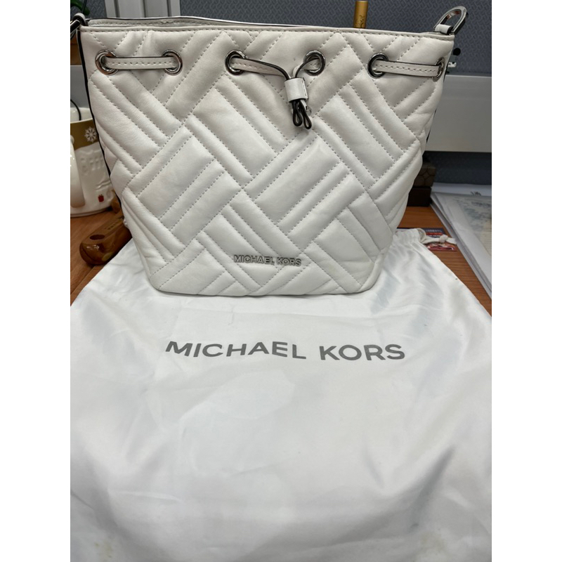 MICHAEL KORS MK 刺繡羊皮菱格小水桶包