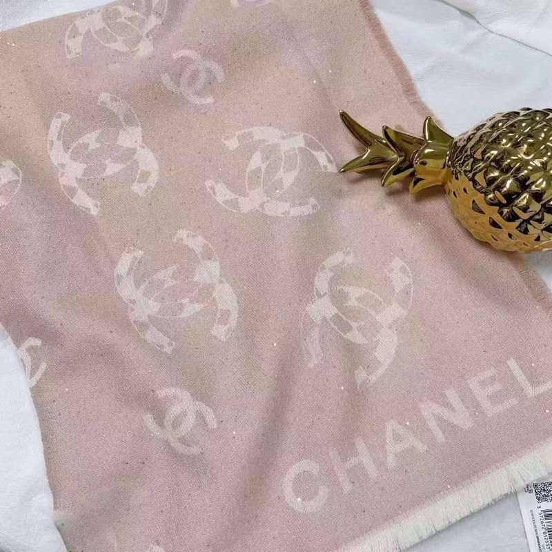 台灣現貨💛37000 香奈兒Chanel 23c 粉色/灰黑 水鑽雙面圍巾