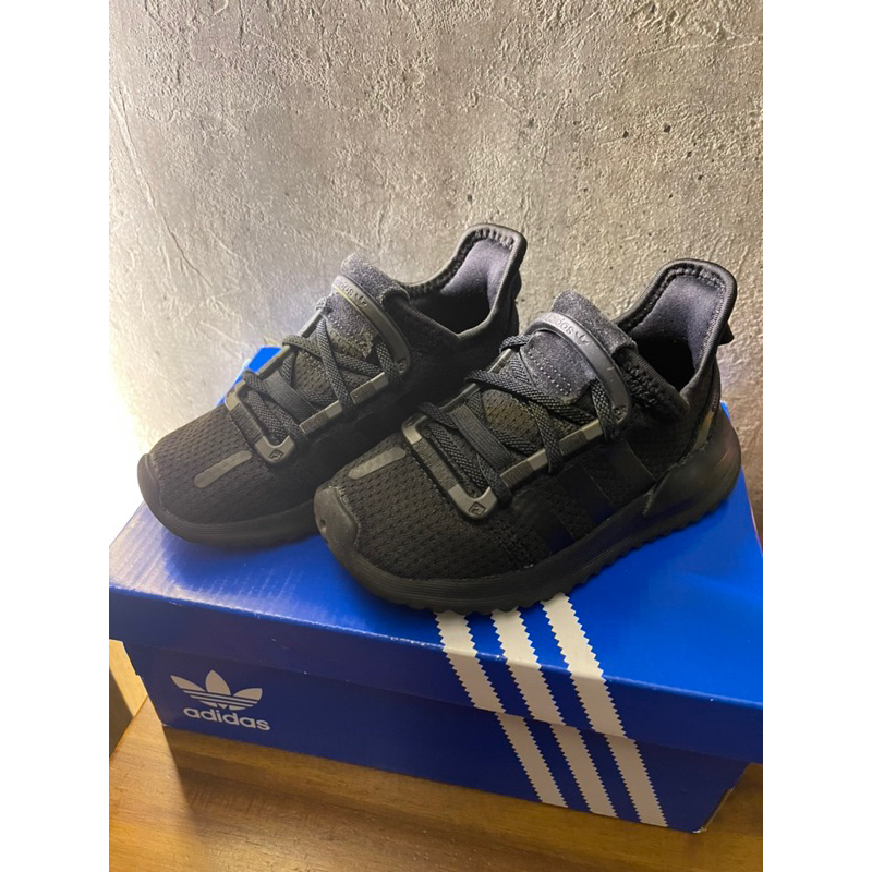 (二手-極新）Adidas愛迪達幼童運動休閒鞋（全黑）-15cm
