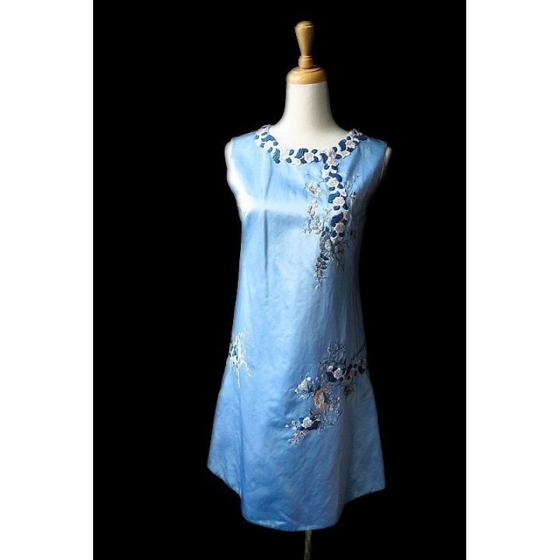 夏姿水藍色繡花背心洋裝 I42 號 24000 元WE18
