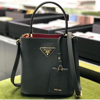 prada 1ba217小款 double saffiano 皮革水桶包 黑﻿色