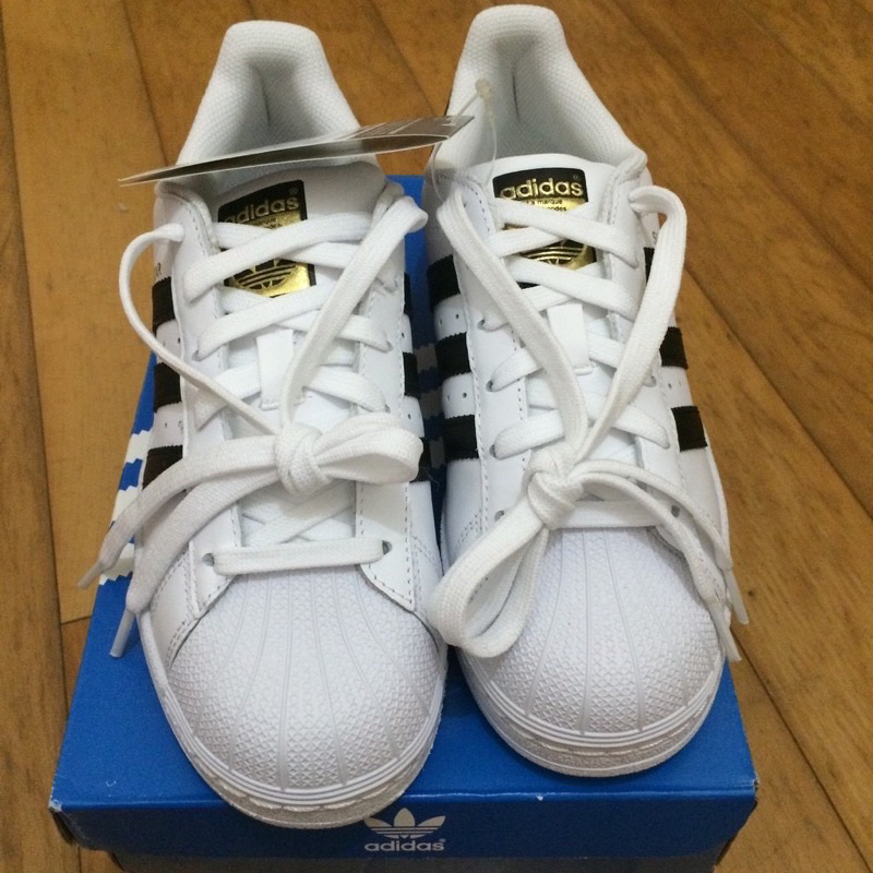 《 特價出清 》 adidas 愛迪達 superstar 黑白金標 C77124