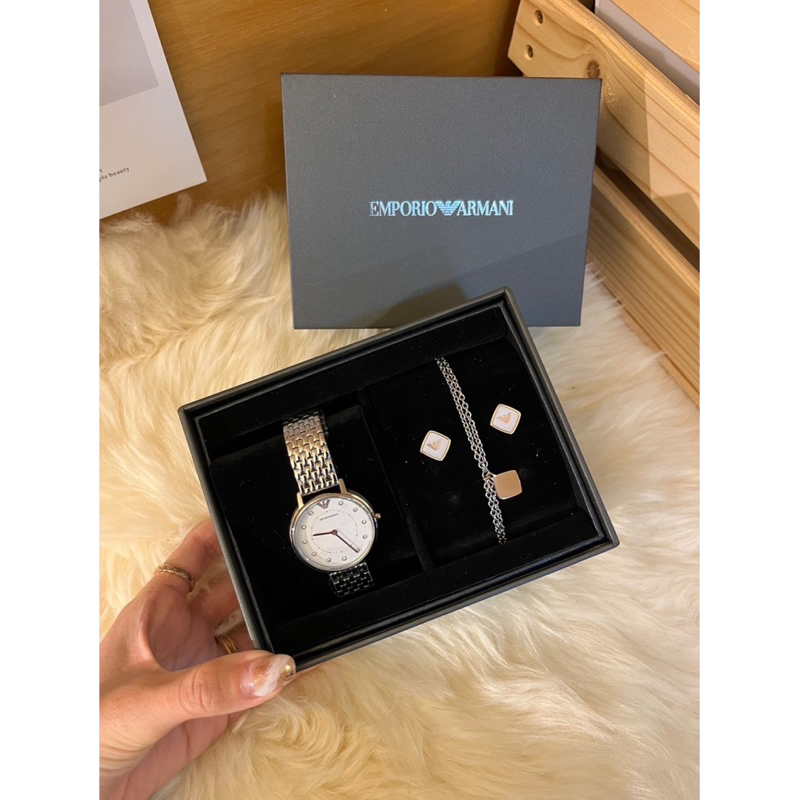 🔥卡拉國內外代購🔥 現貨在台🇹🇼 Emporio Armani  女錶禮盒超低折扣 手錶+手鍊+耳環