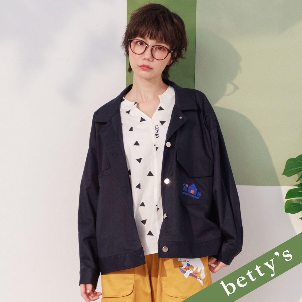 betty’s貝蒂思(21)繡花口袋率性翻領外套(黑色)