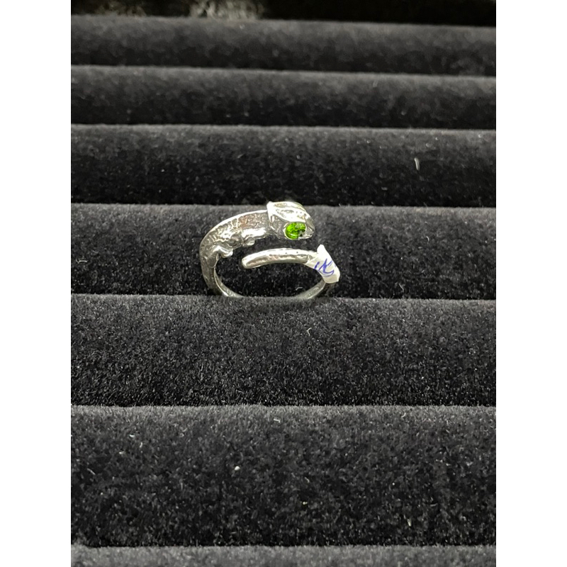 尼泊爾風格銀飾S925銀戒指 天然 綠透輝石鑲蜥蜴造型鑲嵌 銀戒指連框10mm左右可調活口圍附擦銀布