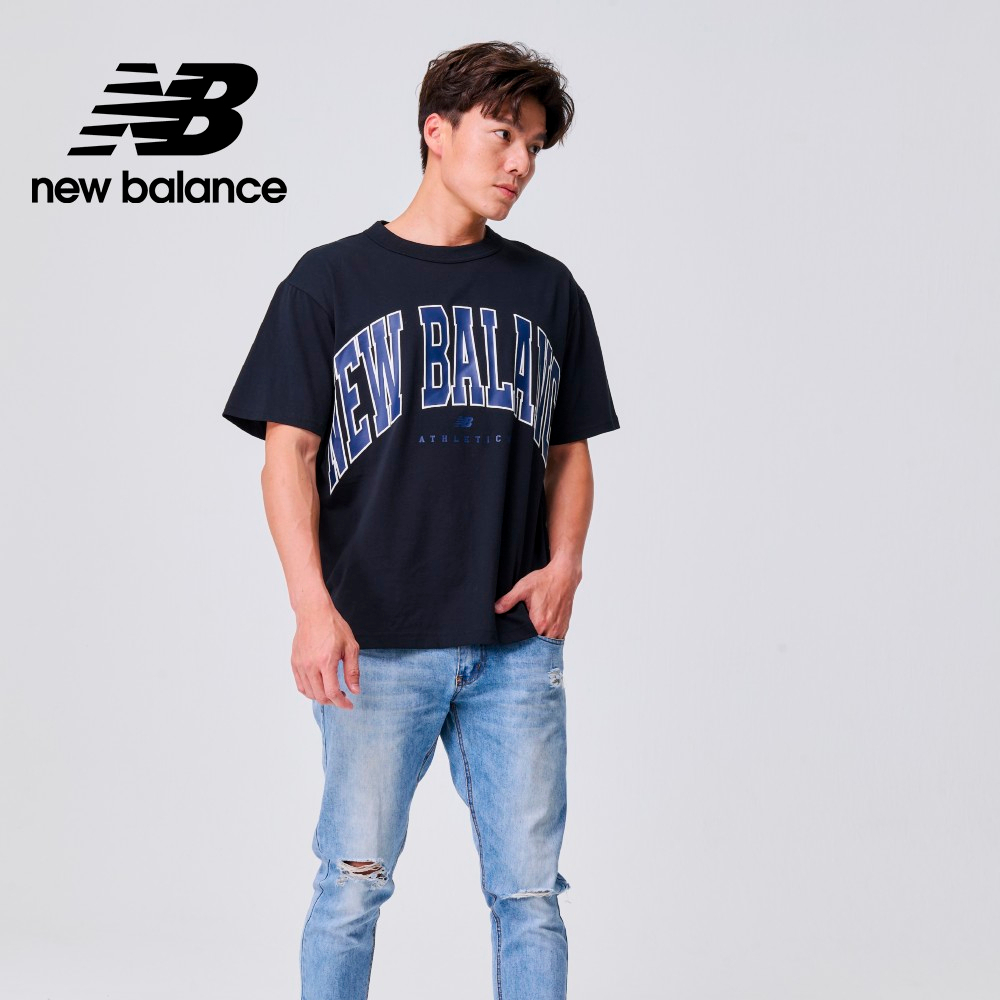 【New Balance】 NB 美式風格字母短袖上衣_中性_黑色_UT31551BK