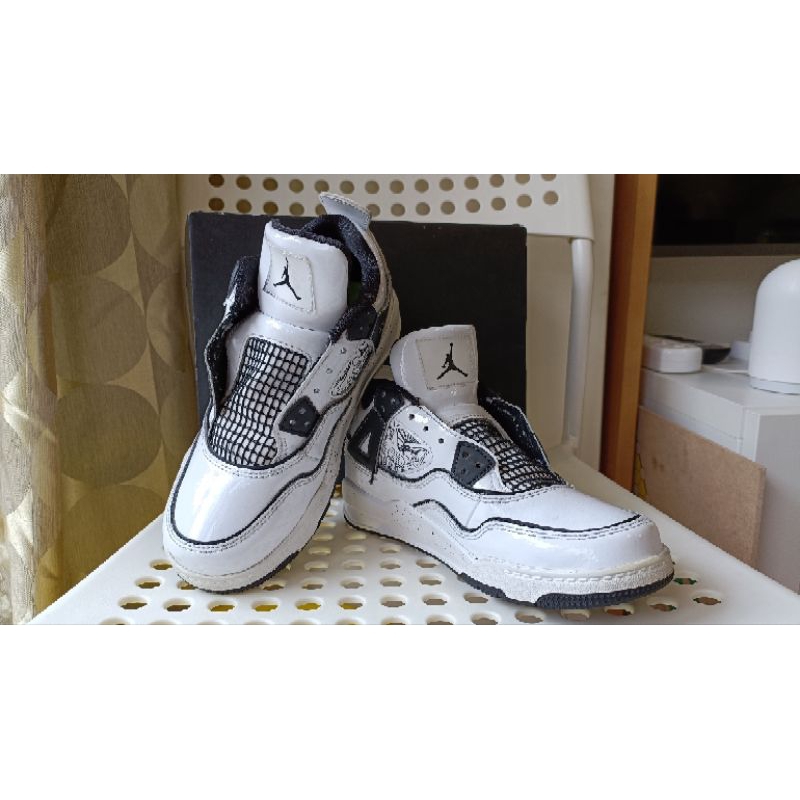 Jordan 4 Retro Se 中童鞋，購於momo，原價2000元