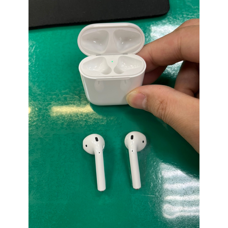 AirPods（右耳機蓄電不足）