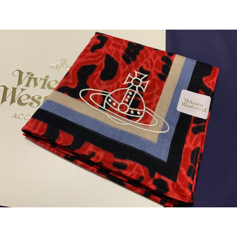 ╭☆°水水私貨舖☆°╮【Vivienne Westwood】全新真品 豹紋星球 手帕(附品牌包裝禮袋)~新品