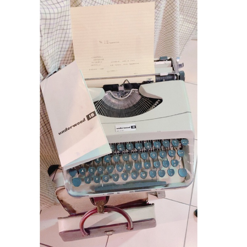 早期義大利製經典Underwood 18打字機 全新色帶 功能正常 全鐵殼機身 全新色帶 已清潔 附海報說明書 展示陳列