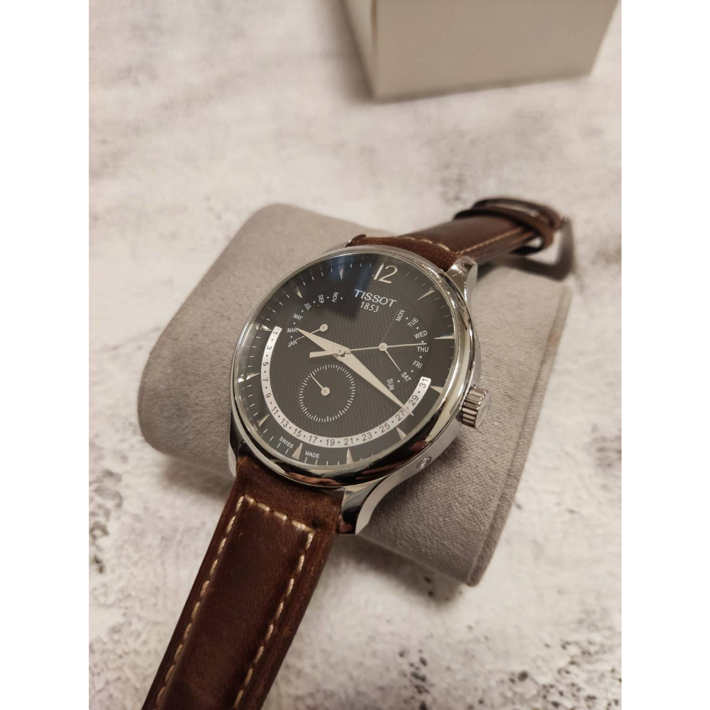 原價一萬五 萬年曆  TISSOT 天梭 藍寶石玻璃 油蠟皮錶帶  二手正品