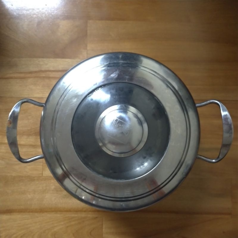 鍋寶湯鍋 附蒸架 304不鏽鋼鍋 &lt;二手燒焦，需自行清理&gt;