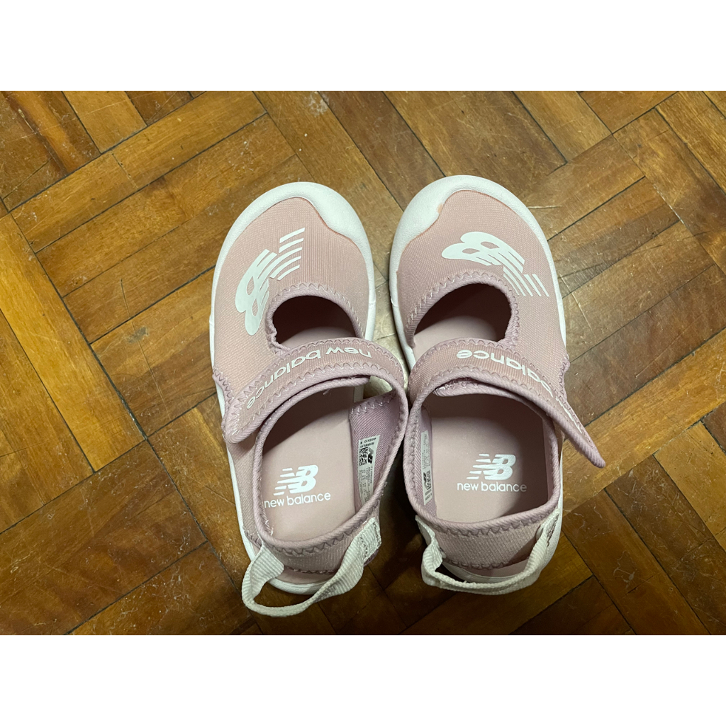 【全新】New Balance 女童涼鞋 NB女童涼鞋 包頭涼鞋~鞋碼EU27(16.5)-顏色粉/白