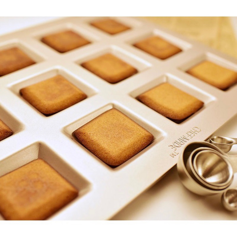 【二手】學廚Chefmade－香檳金12連正方型費南雪蛋糕模／正方形餅乾模／正方形蛋糕模