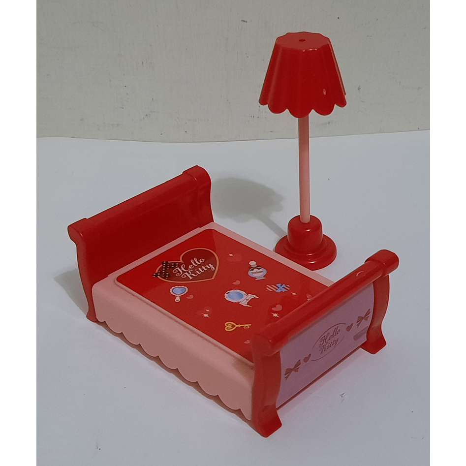 Hello Kitty 娃娃屋配件 紅色玩具床+檯燈