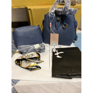 （全新正品）專櫃品牌 千妮 小牛皮 菜籃子 子母包 手拿包 肩揹包 斜跨包（牛仔藍）