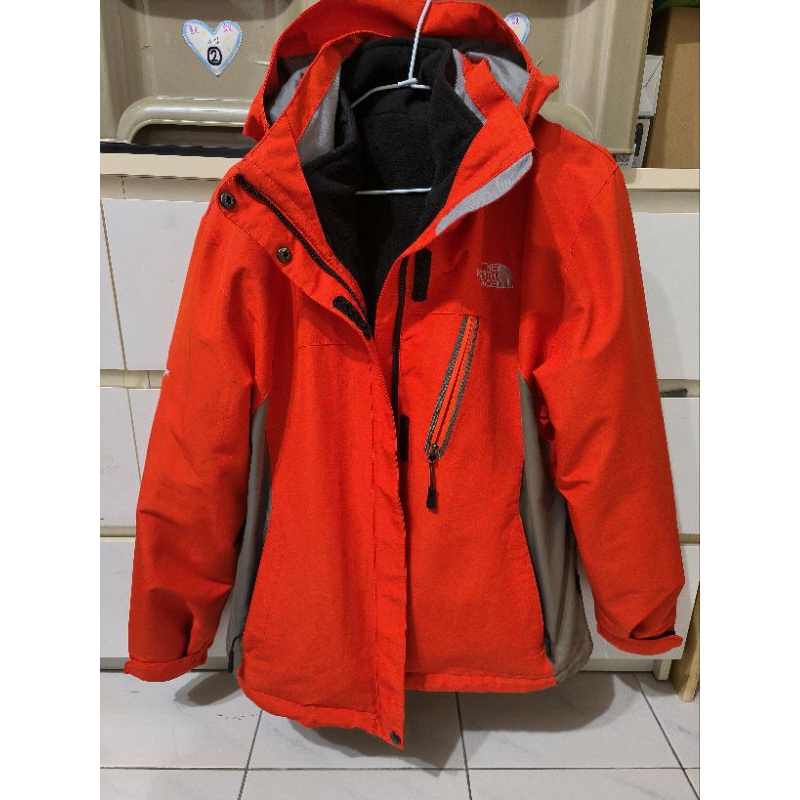 The North Face 衝鋒衣，衝鋒外套三合一防風防水登山服，女款M碼，兩件合一件，可拆內膽，超保暖禦寒效果極佳