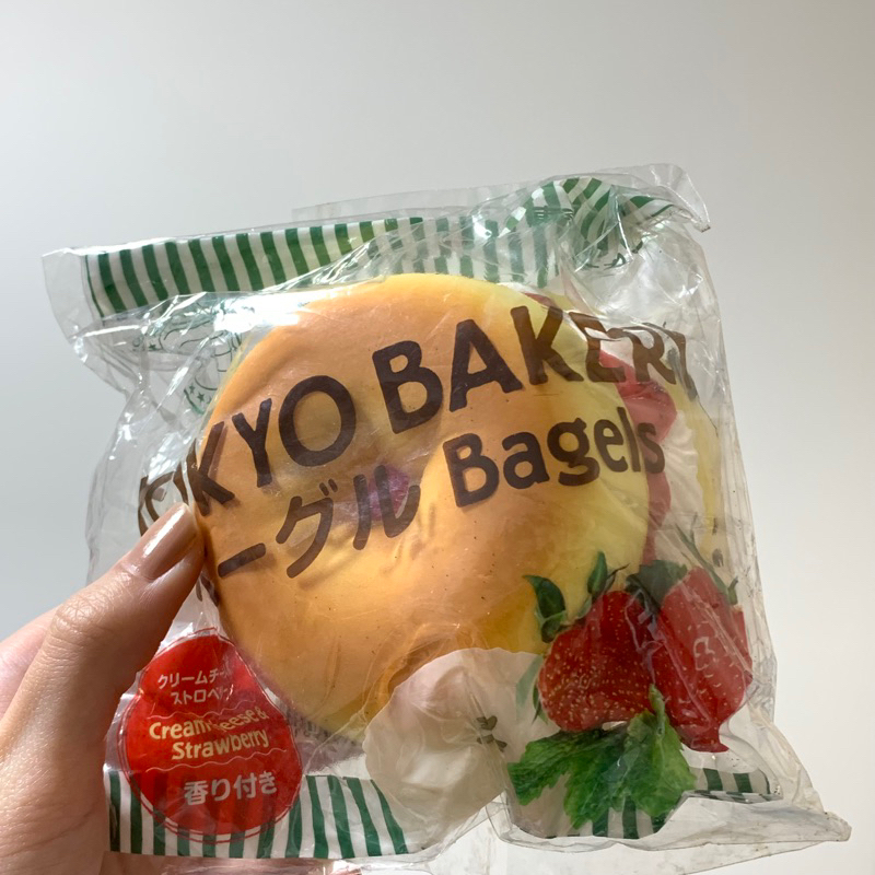 收藏 日本正版TOKYO BAKERY 草莓奶油貝果軟軟squishy