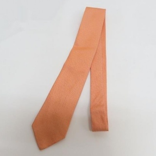 日本專櫃購回 JIL SANDER 淺橘摻色領帶，春天的粉橘色質感 ，就像是和煦陽光下的涼爽微風🥰