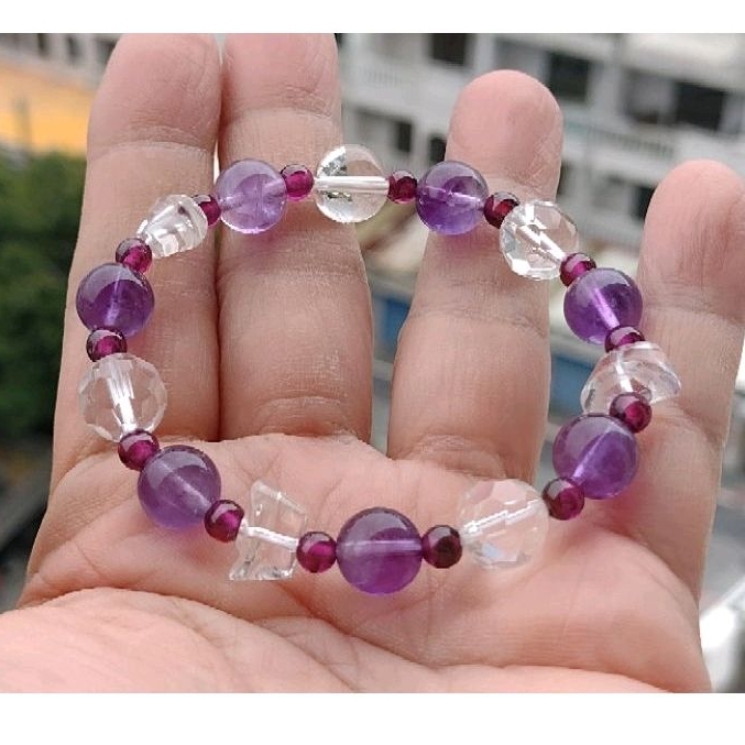 【ISAAC】天然巴西紫水晶+白水晶（元寶/幸運草/晶鑽）造型-紅石榴石手鍊-限量款-C015