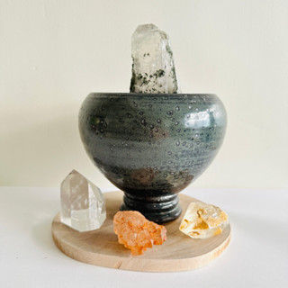 | 呢喃晶語 | 原石原礦水晶♦️能量石♦️礦標展示•磁場淨化消磁瓷器•居家裝飾•光之工作•彩釉梵谷咖啡館特殊型大盆