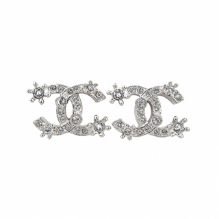 CHANEL雙C LOGO爪鑽設計鑽鑲飾穿式耳環(銀x白)