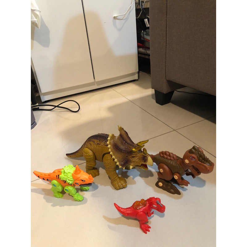 二手恐龍玩具出清，四隻一組（保留中）