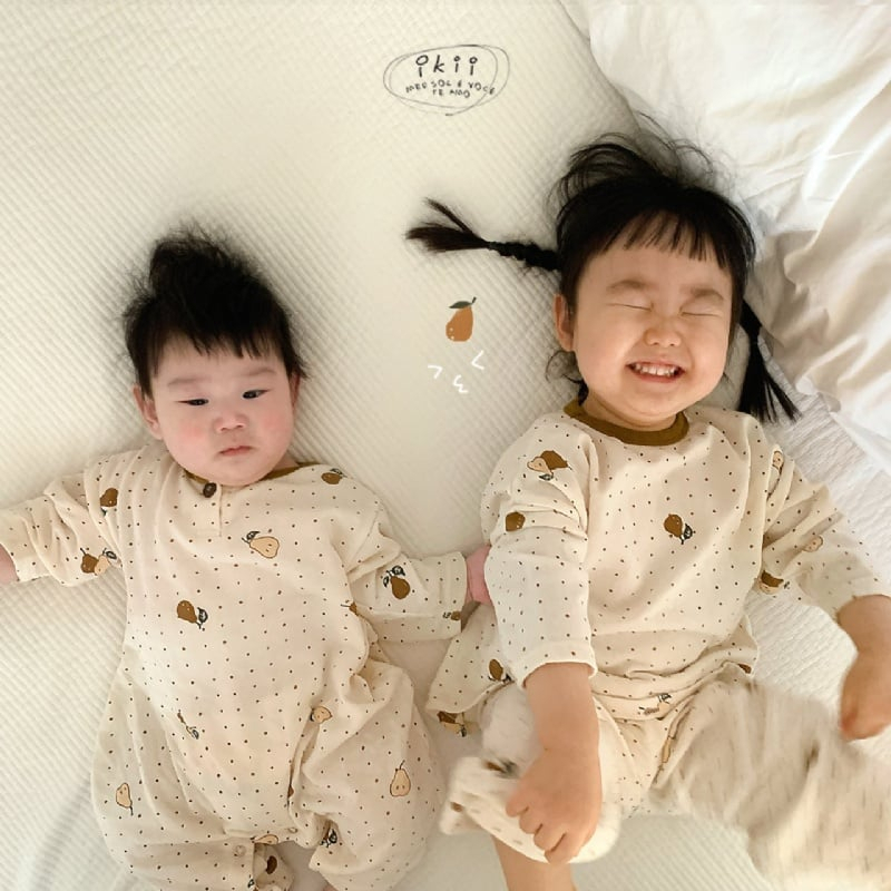 『台灣現貨』春裝 🌸 ikii 正韓🄼🄰🄳🄴 🄸🄽 🄺🄾🅁🄴🄰 小童 寶寶 水果酪梨舒適居家套裝不含包包&amp;連身衣