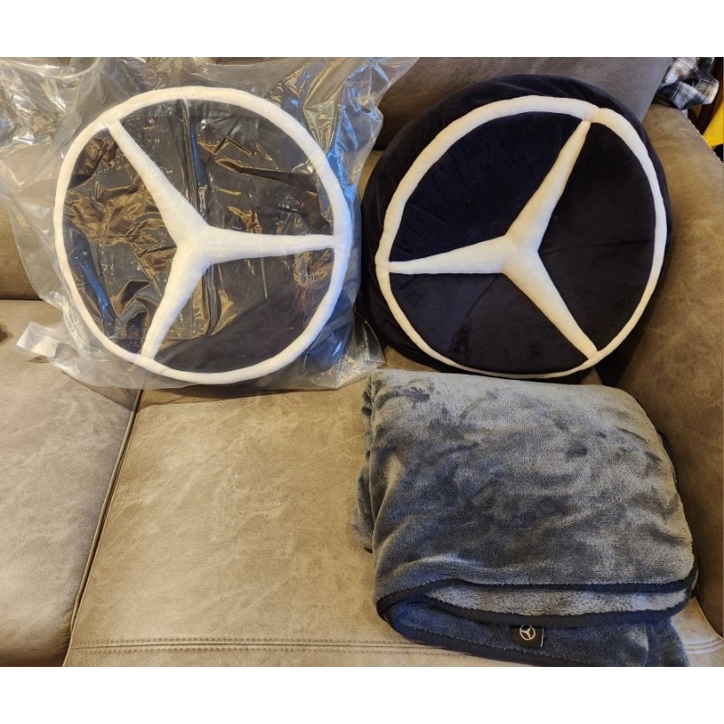 Mercedes Benz賓士兩用抱枕+毯/賓士原廠精品