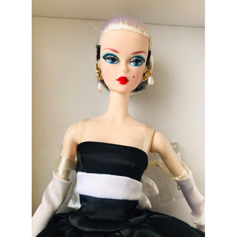 【 Barbie 】收藏型名模芭比—Black and White Forever Silkstone 60週年時尚黑白