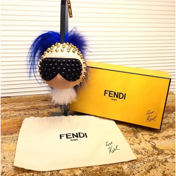 Fendi 7AR492 搖滾 Karlito 卡爾造型特大吊飾 藍色