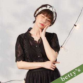 betty’s貝蒂思(21)滿版蕾絲珠釦裝飾上衣(黑色)