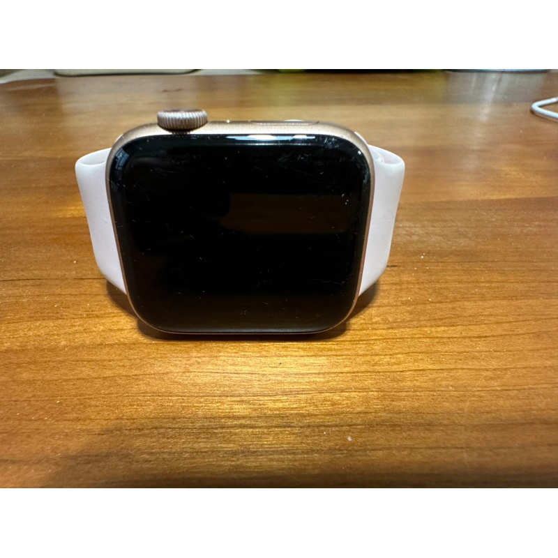 Apple Watch Series 4 玫瑰金(GPS+行動網路）