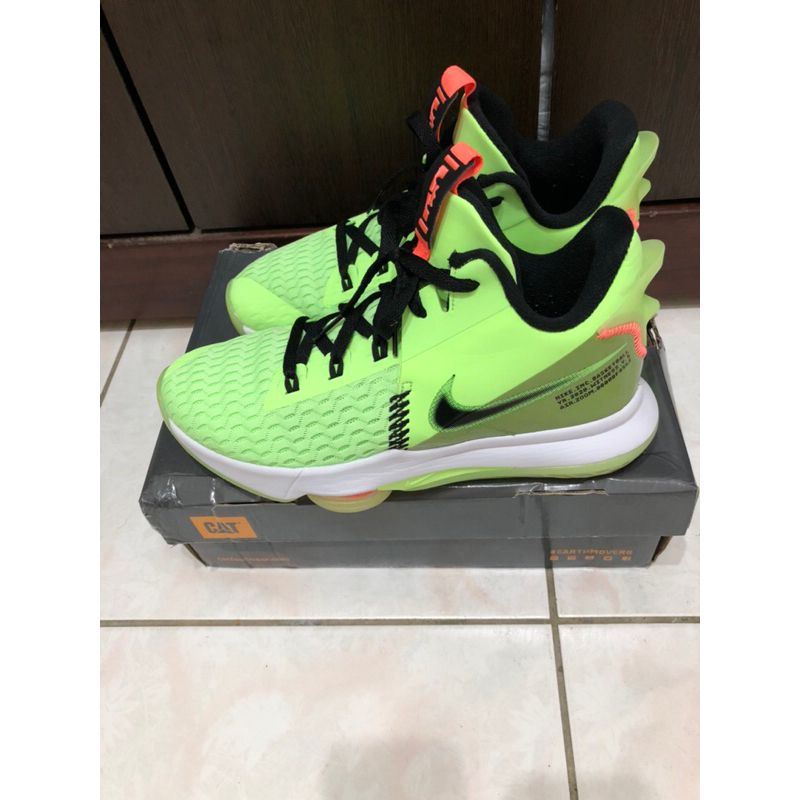 Nike Lebron witness 5   Grinch配色   聯盟第一人勒布朗簽名鞋