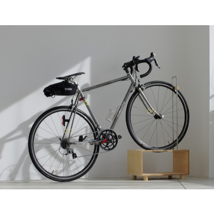 木製現代感設計自行車收納架 木質調溫暖氛圍自行車架 實木停車架 自行車收納櫃 自行車收納展示架 腳踏車架