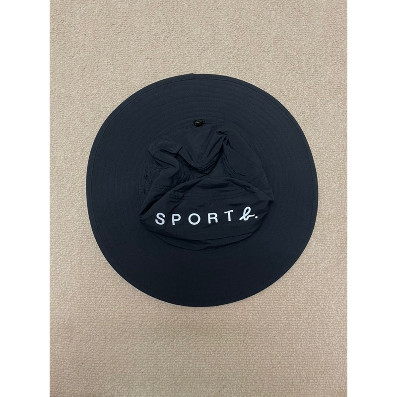 sport b. 黑色遮陽帽