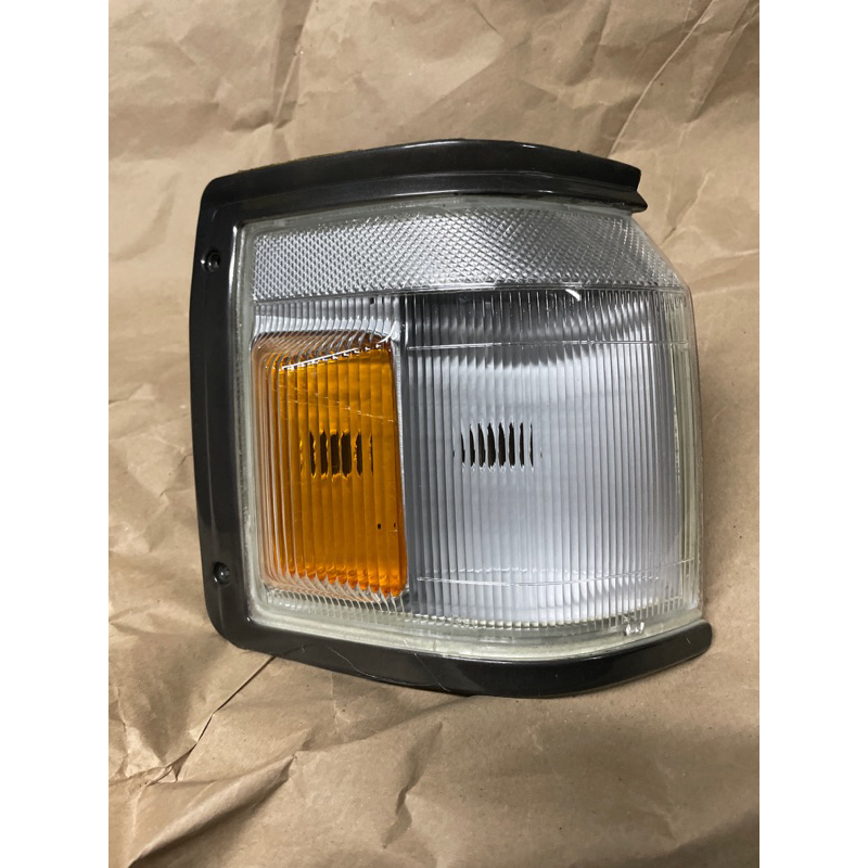 Toyota 瑞獅（93年）右前角燈 方向燈（鐵灰邊框）