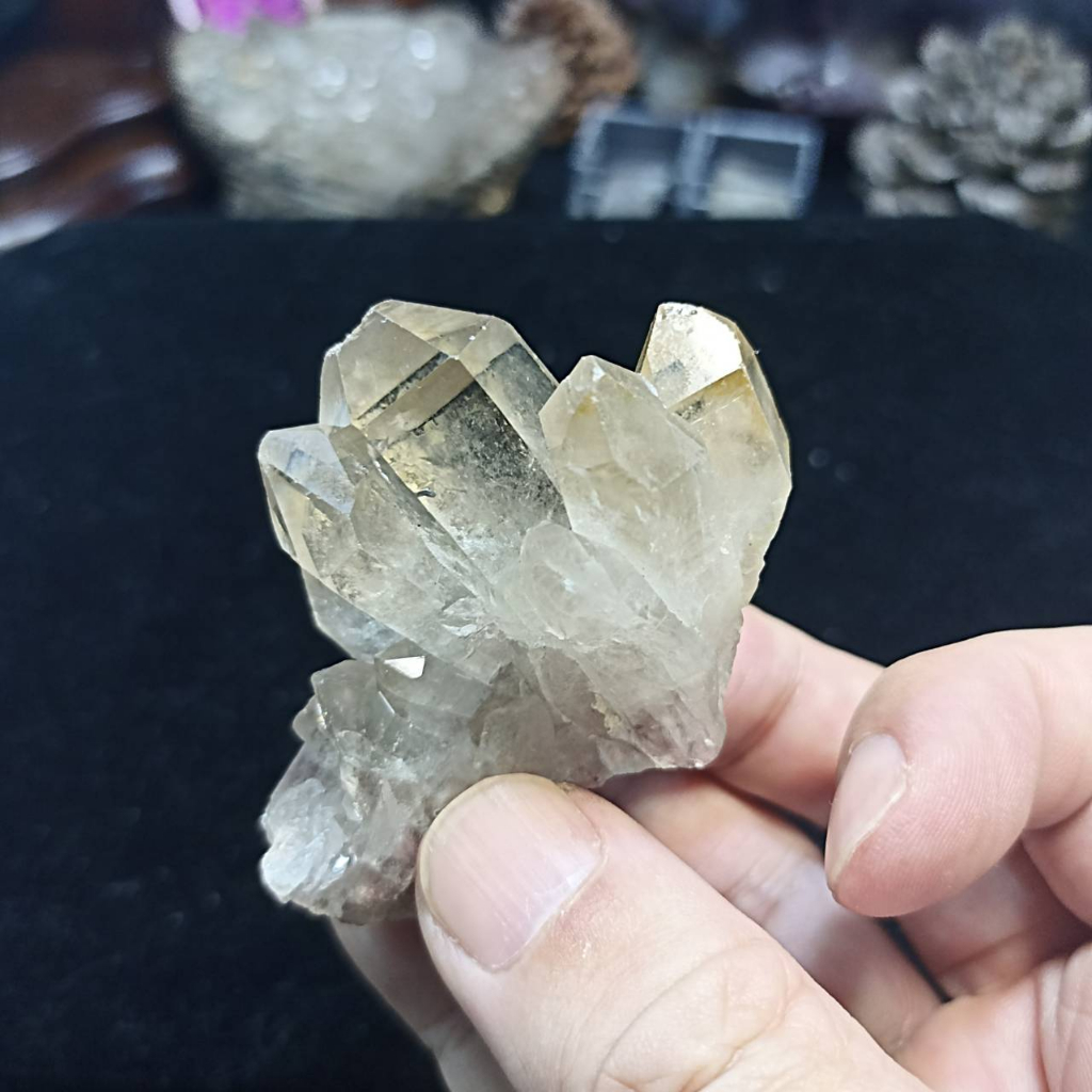 飛水晶-60(68g)巴西黃水晶簇(茶黃晶柱)原礦