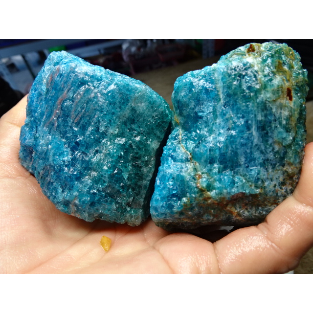 《藍金寶石玉石批發區》→〈原石系列→天然大粒清透海藍寶石原礦2粒〈2130克〉—BG125