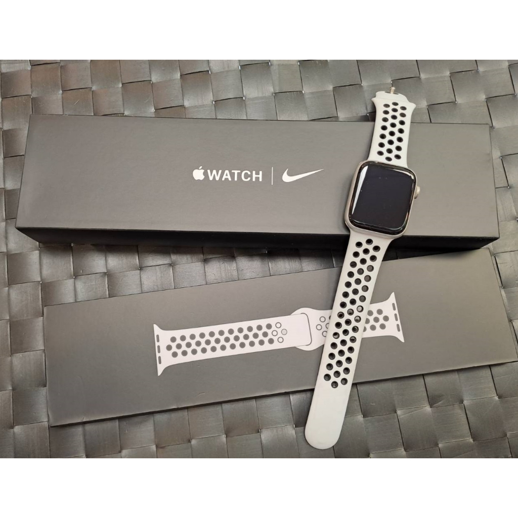 奇機通訊(巨蛋店)-二手 9.5成新 Apple Watch Series 6 44MM GPS 觸控螢幕 Nike款