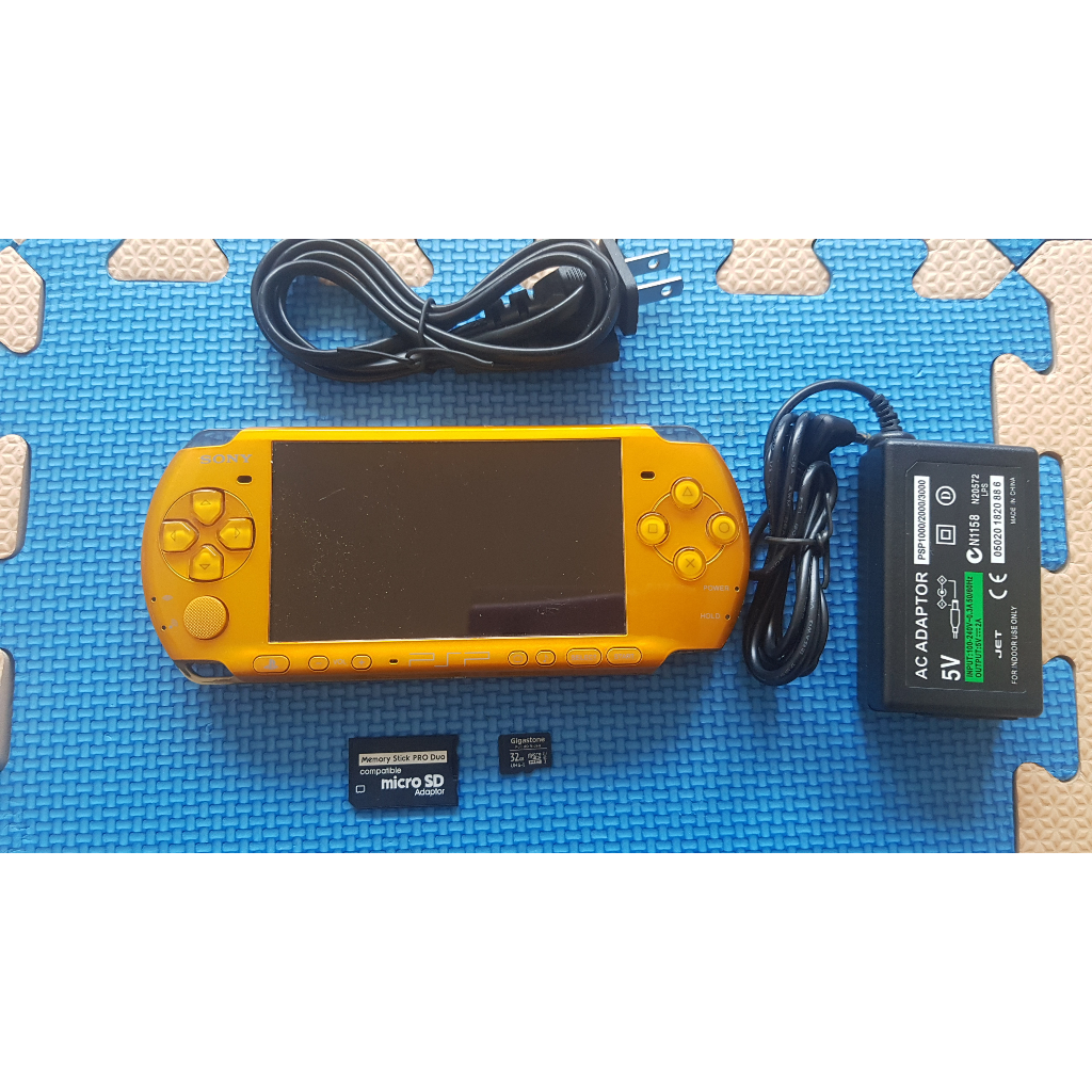 【回憶瘋】售 PSP 金色限定機  (已改機.內建遊戲) 贈送32G套卡 8成5新 玩戰神不當機