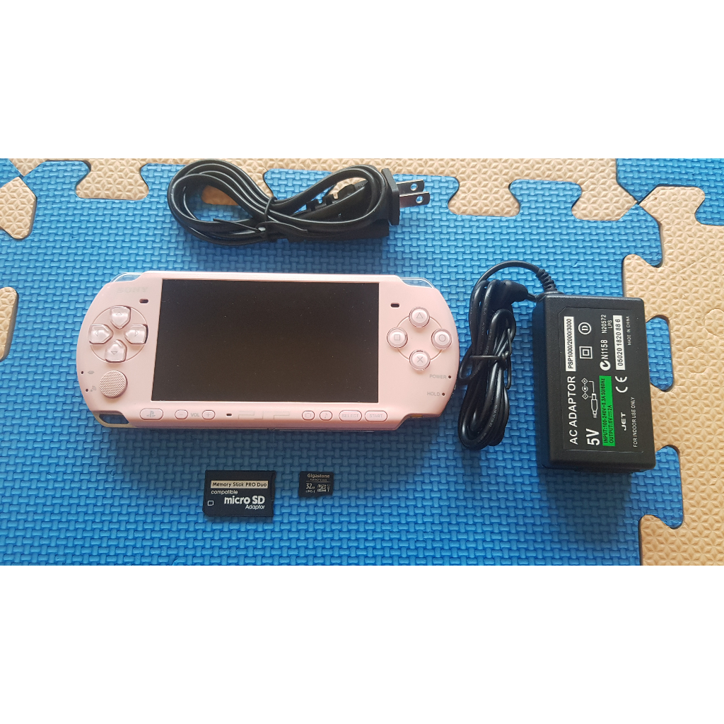 【回憶瘋】售 PSP 粉色限定機  (已改機.內建遊戲) 贈送32G套卡 8成5新 玩戰神不當機
