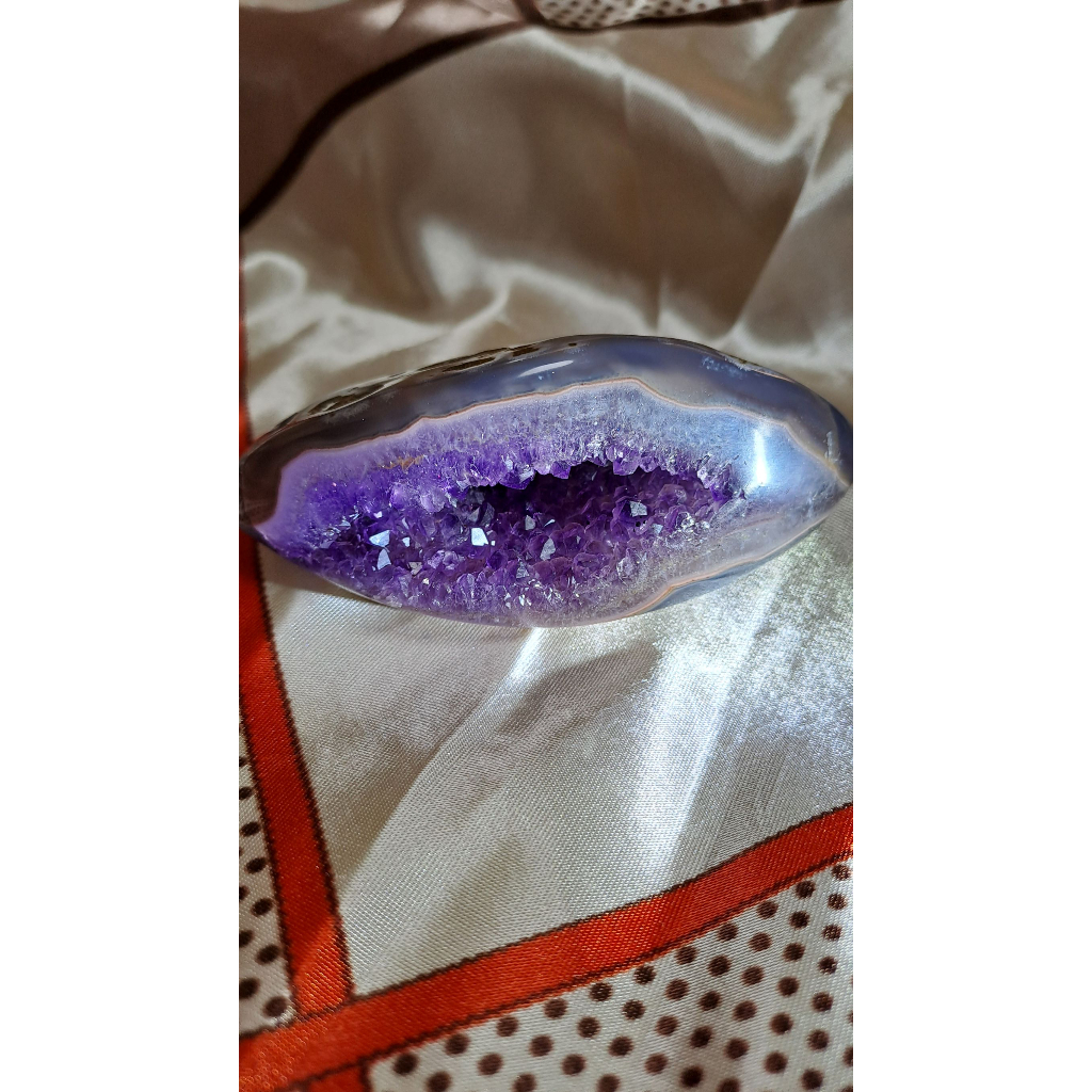 &lt;烏拉圭紫水晶-滿天星&gt;美美的微笑晶洞(晶洞開口約5*1.5公分)