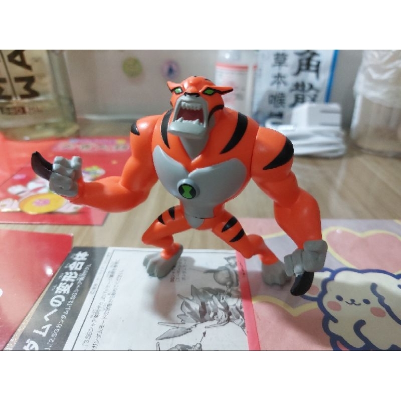 ben10 外星英雄 老物 霸虎