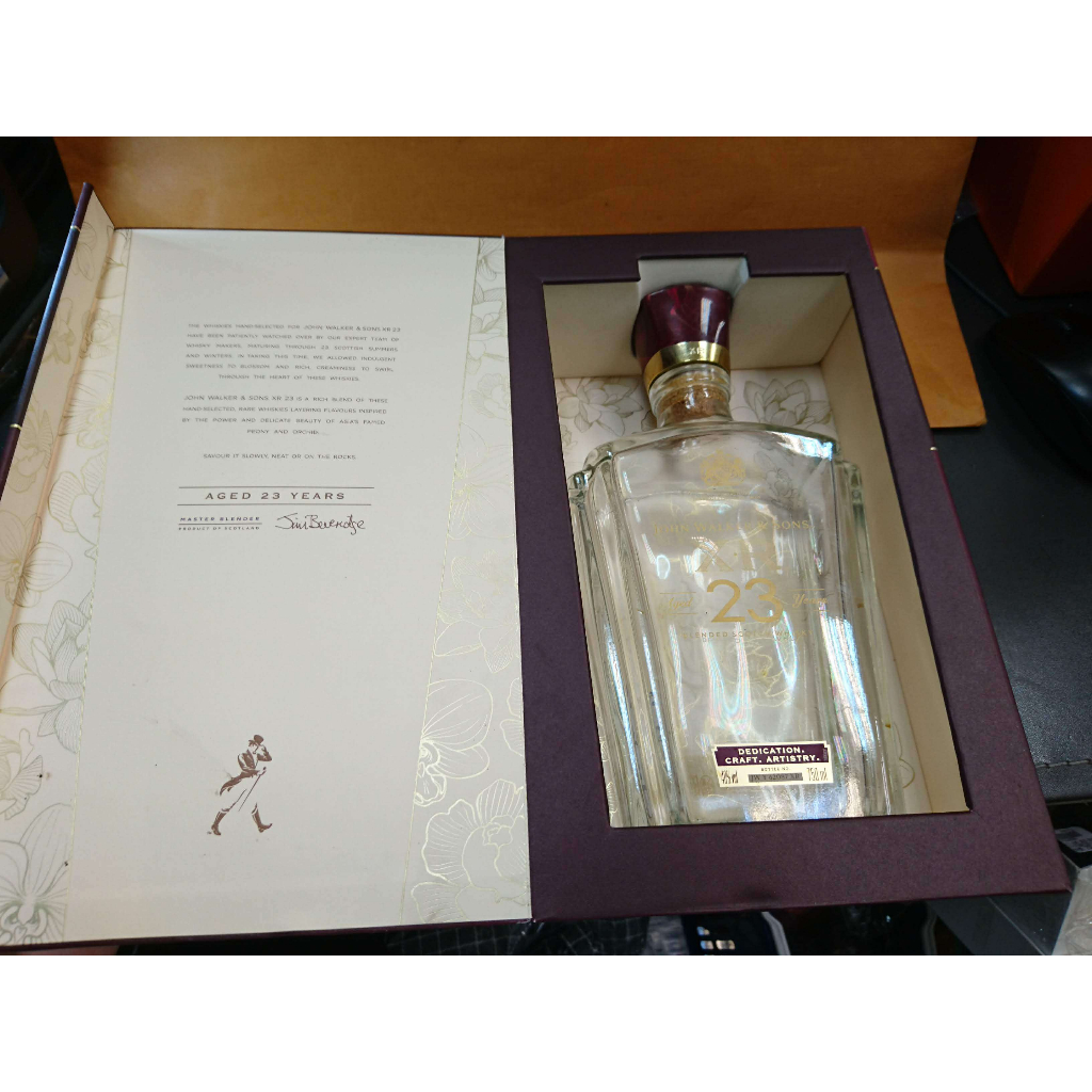 301-(空瓶+盒)JOHN WALKER XR 23 約翰走路 威士忌禮盒 空瓶750ML 盒子尺寸約17.5*29*