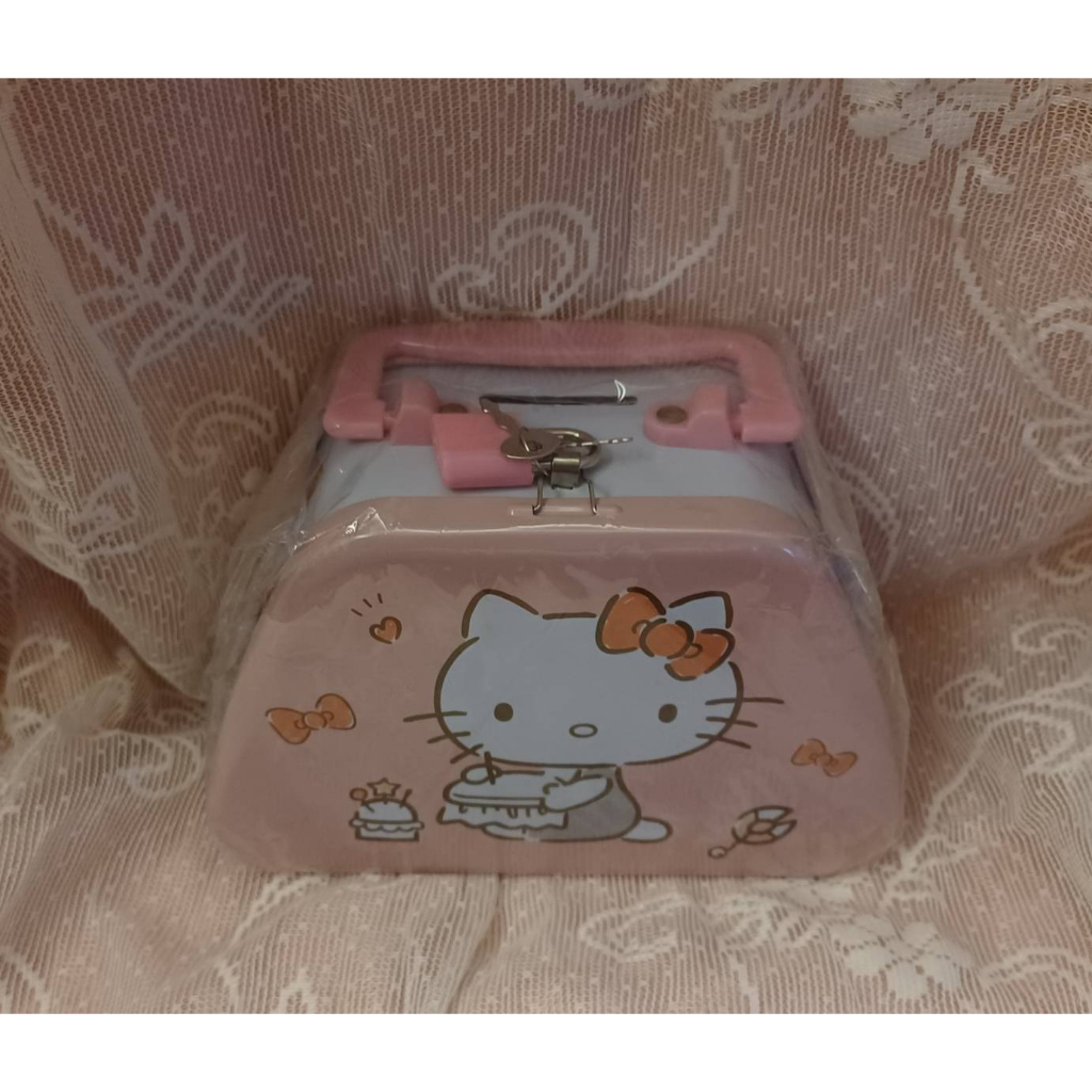 Hello Kitty 凱蒂貓 三麗鷗 手提式梯形鐵製撲滿存錢筒 有鑰匙可上鎖