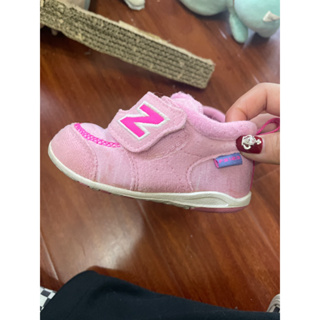 NEW BALANCE nb可愛粉紅色幼童麂皮魔鬼氈鞋底長15公分童鞋us6號小孩腳長很快，外面賣都是1500起跳